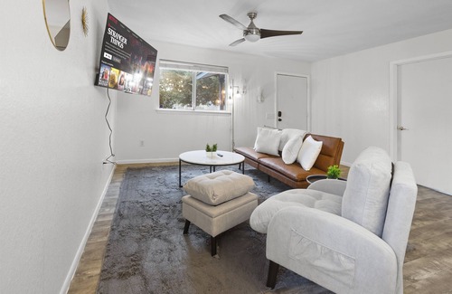 Chestnut Casa | Downtown | Upscale 3BD House | Yard | Pet Friendly