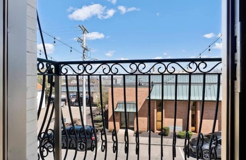 Perryville Apartamento | Downtown Urban Loft above Restaurant
