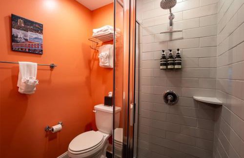 Roanoke Apartamento | Downtown Urban Retreat 6 Beds Perfect for Groups