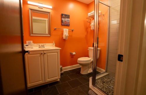 Roanoke Apartamento | Downtown Urban Retreat 6 Beds Perfect for Groups