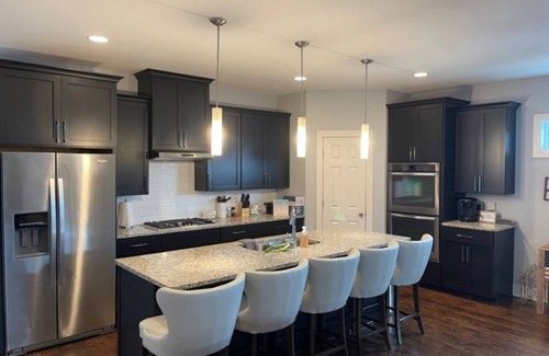 Salemtown Casa | Downtown View Roof Deck-Sleeps 12-1.5 to Broadway