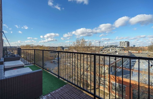Downtown Columbus Apartamento | Downtown Views from a Stylish 2BR with Balcony