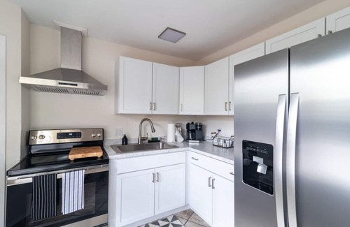 Wimberley Casa | Downtown - Walk to Wimberley Square! Lonestar Bungalow @ Beer Ranch Project Inn