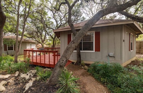 Wimberley Casa | Downtown - Walk to Wimberley Square! Lonestar Bungalow @ Beer Ranch Project Inn