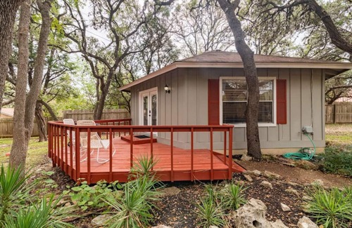 Wimberley Casa | Downtown - Walk to Wimberley Square! Lonestar Bungalow @ Beer Ranch Project Inn