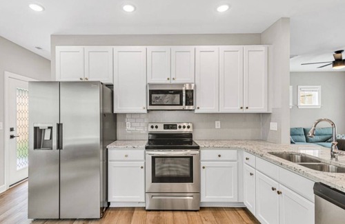 Wilmington Casa | Downtown Wilmington 3 Beds, 2.5 Bath, Pet Friendly, 4-5 Parking, Fast Wifi