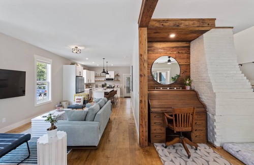 Wilmington Historic District Casa | Downtown Wilmington pet friendly revival bungalow. You'll love it!