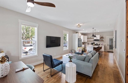 Wilmington Historic District Casa | Downtown Wilmington pet friendly revival bungalow. You'll love it!