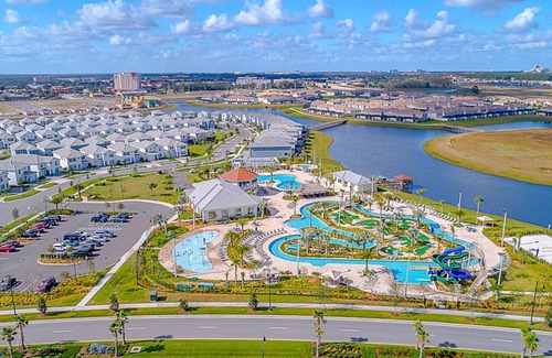 Campbell Casa | DR2668 Storey Lake Home 5 bed 5 bath Free Waterpark