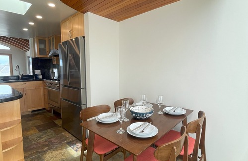 Silver Strand Casa | Dragan's Cove a Charming beach haven nestled on the stunning shores of Silvestrand Beach