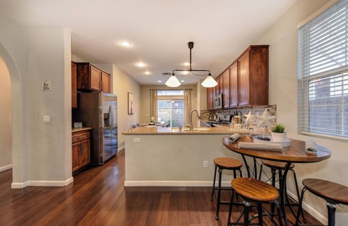 North Natomas Casa | Dragon House Garage Grill close to Airport Downtown Golden1 Arena Discovery Park