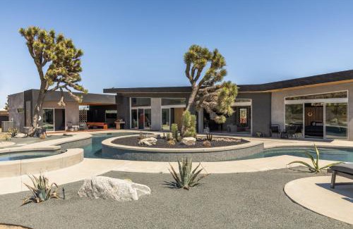 Yucca Valley Casa | Dragonfly by Fieldtrip Luxe Oasis w Resort Pool