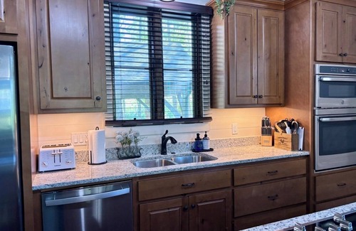Glenville Casa | Dragonfly Cottage: Dog Friendly, Enclosed Yard Area, Community Perks