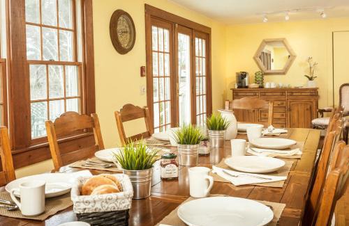 Ogunquit Casa | Dragonfly Guest House