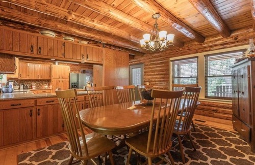Camden County Cabina | Dragonfly Meadows Log Cabin nestled in the Ozarks