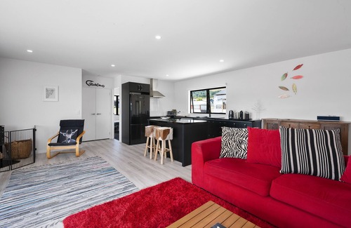 Kinloch Cabaña | Dragonfly's Rest - Kinloch Holiday Home