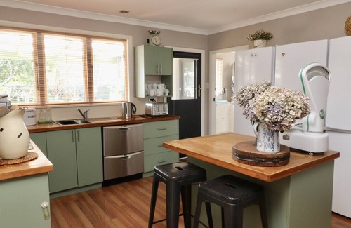 Grovetown Cama Y Desayuno | Dragonflycottage, Fully equiped 2 bathrooms, kitchen, 4 bedrooms st