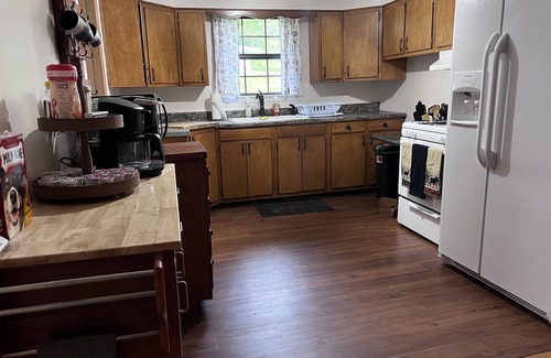 Robbinsville Casa | Dragons Lair - motorcycle friendly, all paved roads, lockable garage, no incline