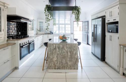 Sheffield Beach Casa | Dream Beach House with Pool & Ocean Access