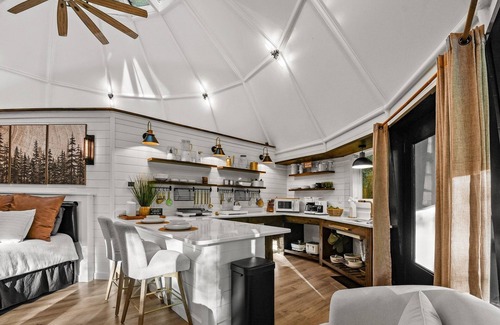Townsend Casa | Dream Catcher (1-Bedroom Home) - Pets Allowed by RedAwning