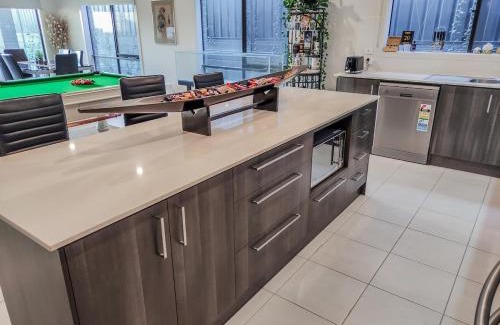 Clyde Casa | Dream Clyde Family Home Movie Theater and Pool Table