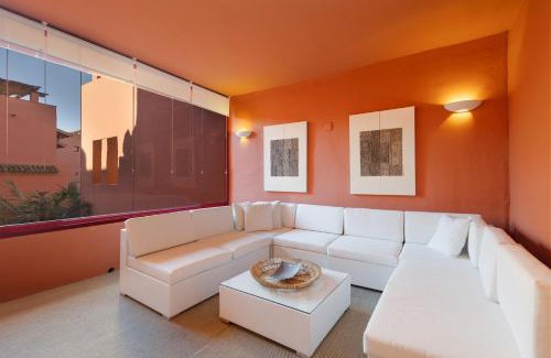 Nikki Beach Apartamento | Dream experience in Elviria: luxury property close to beaches, restaurants and golf courses