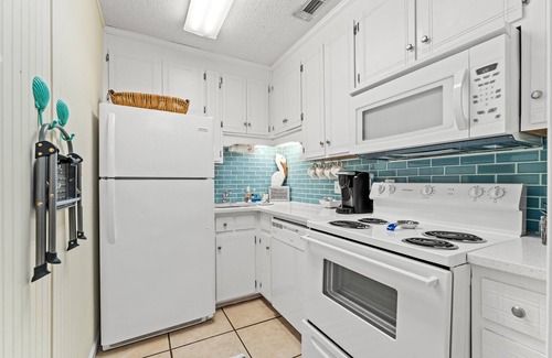 Summer Breeze Casa | Dream family townhome - pools, across street from beach