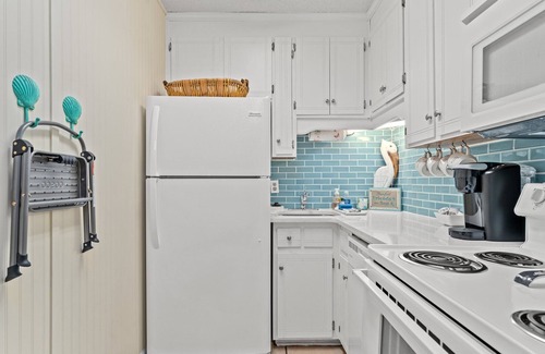 Summer Breeze Casa | Dream family townhome - pools, across street from beach
