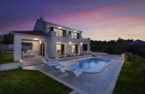 Cove Osibova (Milna) Villa | Dream Holiday Villa With Ping Pong Table And Pool