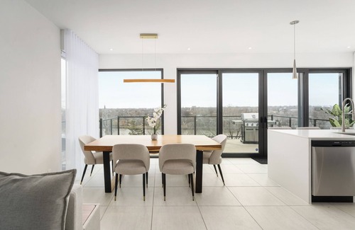 Laval Condominio | Dream Home Retreat - Condo in Laval with Spa