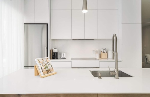 Laval Condominio | Dream Home Retreat - Condo in Laval with Spa