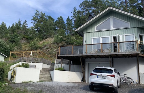 Flemingsberg Casa | Dream house by the lake, 30 min by car-Stockholm's center, 100 m-nature reserve.