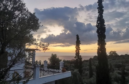Pylos-Nestoras Casa | Casa de ensueño junto al mar, a 200 metros de la playa, acceso privado