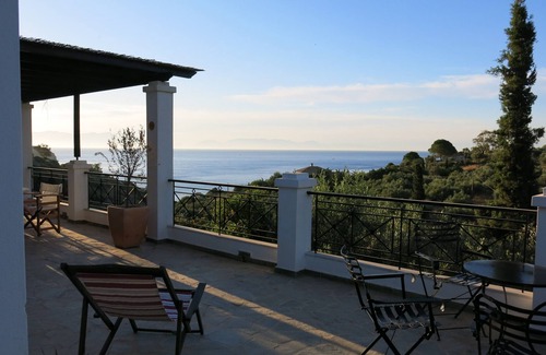 Pylos-Nestoras Casa | Casa de ensueño junto al mar, a 200 metros de la playa, acceso privado