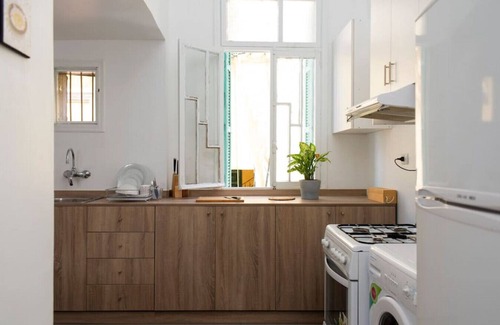 Beirut Apartamento | Dream Location Apartment, 24/7 Power