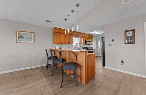 Waves Casa | Dream Oceanfront Getaway with Private Hot Tub, Full Kitchen, and WIFI | 5BR