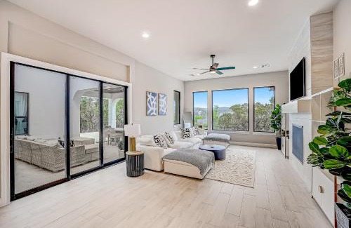 Leander Casa | Dream on Devil's Cove