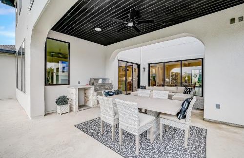 Leander Casa | Dream on Devil's Cove