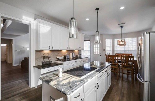 Plano Casa | Dream Vacay in Central Plano - Pool & Grill