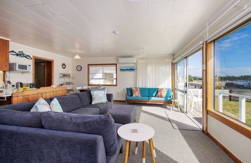 Paihia Casa | Dream View Waterfront - Paihia Holiday Home