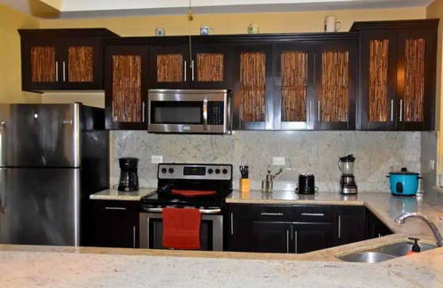 Villarreal Casa | Dream villa with guest house and semi-Olympic pool!
