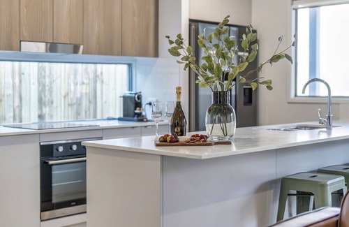 Oxenford Casa | Dream World Escape 4BR Oxenford - Pool, Gym BBQ
