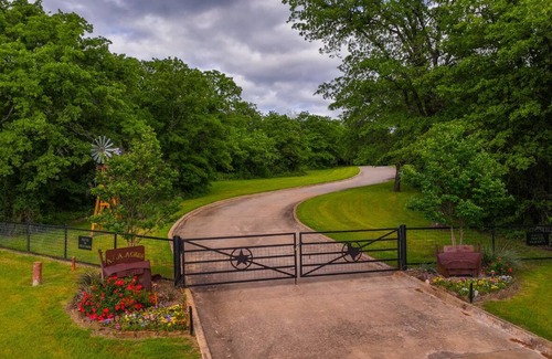 Myra Cabina | Dreamcatcher elite cabins and events 3BDR 2bth retreat in Saint jo TX