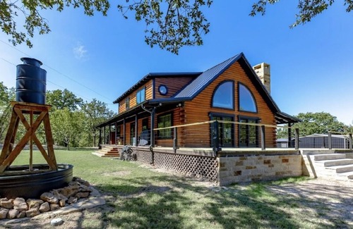 Myra Cabina | Dreamcatcher elite cabins and events 3BDR 2bth retreat in Saint jo TX