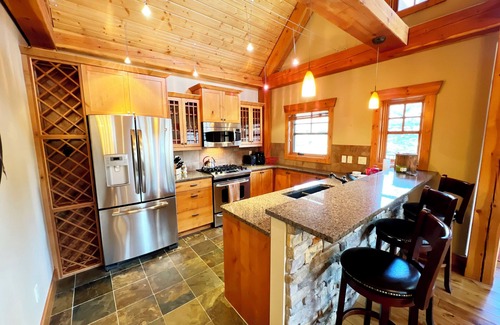 East Kootenay Casa | Dreamcatcher Mountain Cabin - Ski-Bike-Golf-Relax