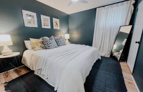 Lockeland Springs Apartamento | Dreami Stays East Nashville - 2BR Retreat with Cozy Patio and Mini Golf