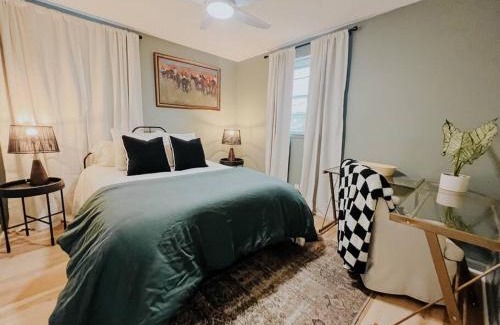 Lockeland Springs Apartamento | Dreami Stays East Nashville - 2BR Retreat with Cozy Patio and Mini Golf