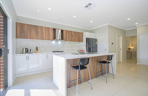 Rouse Hill Casa | Dreamland/Rousehill /Spacious 4BR House/wifi