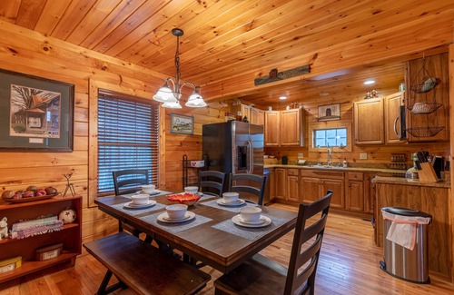 Todd Casa | Dreams and Streams -3BR on the New River, within walking distance to Wahoo's adventures.