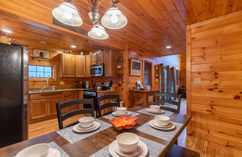 Todd Casa | Dreams and Streams -3BR on the New River, within walking distance to Wahoo's adventures.